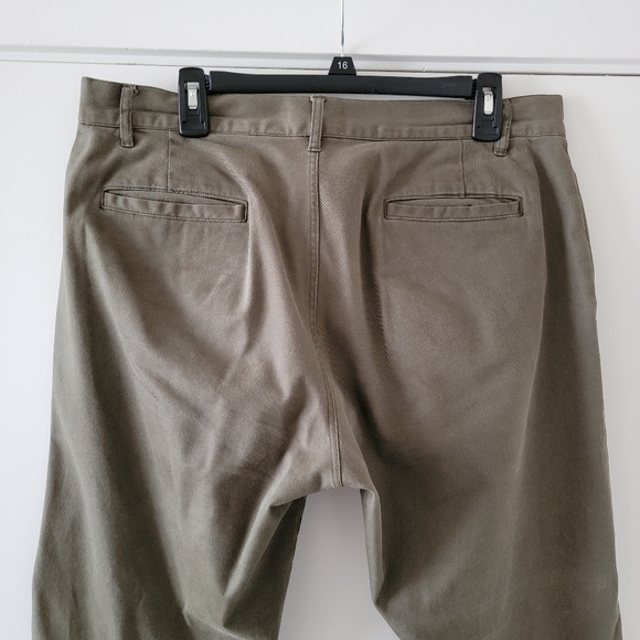 Taylor Stitch Democratic Chino in Organic Olive - Picture 7 of 7